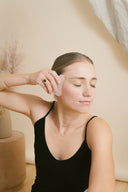 Mariela es experta en Yoga Facial. Con cada compra del Kit Yoga Facial BlauVerde obtienes un descuento del 15% en una sesión privada de yoga facial con Mariela. Aprovecha de esta oportunidad única!