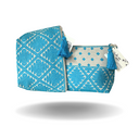 Cosmetiquera de tela con bordados en color azul y beige, con patrones geométricos tradicionales. Un accesorio con encanto artesanal